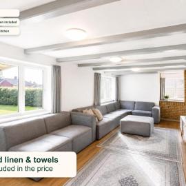 The Lighthouse - 170m2 5-bedroom house for 8 persons in Odense - Free Parking, hotel en Agedrup