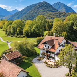 Mountain Chalet on Gut Buchwies, hotel v destinácii Oberau