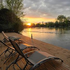 Studio climatisé en bord de rivière avec piscine partagée