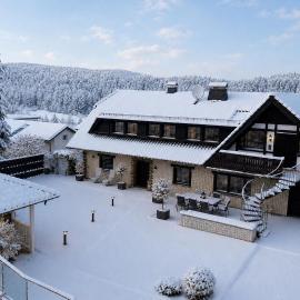 Villa Eifelblick Sauna&Wellness Apartment, готель у місті Гаймбах