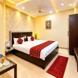 Hotel P Palace Varanasi Fully air conidian & Parking and Wifi Near kashi Vishwanath Temple and Railway Station - A Family hotel