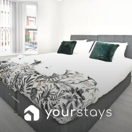Heathfield 4-bedroom House by YourStays