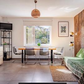 Jelenec House: Jelenec şehrinde bir otel