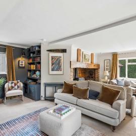 Orchard House - 5 Bed Country Home with Parking