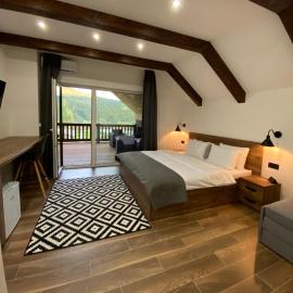 Family Lodge, ξενοδοχείο σε Solochin