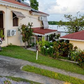 Appartement ensoleillé à Goyave, 50 m², vue mer et balcon