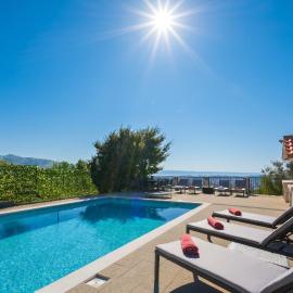 Family Villa in Solin with Pool