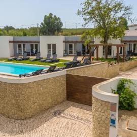 Charming House with Shared Pool in Atalaia, 110 m²