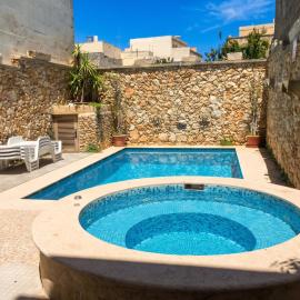 Exceptional villa in In-Nadur with private pool.