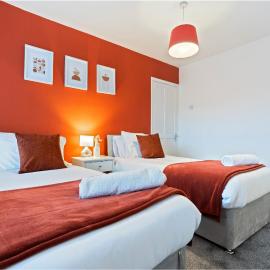 3 Bed House in Birmingham 10 percent Monthly for Contractors Free Parking WiFi M6