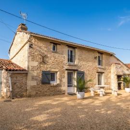 Maison de charme à Arçay avec jacuzzi