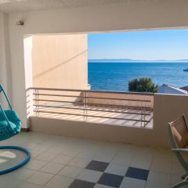 Chic seaside apartment in Akrogiali - 60 sqm - Sea view, ξενοδοχείο στο Ακρογιάλι