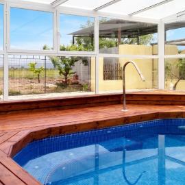 House with Jacuzzi and Mountain Views in Noguericas, hotel Casicas városában