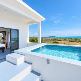 Viesnīca Villa Azure 2 Bedroom Villa with Private Pool pilsētā Trežerbīča