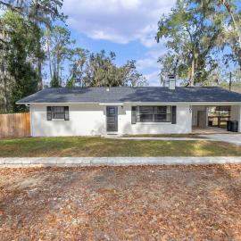 Comfortable Pool Home With Private Outdoor Space