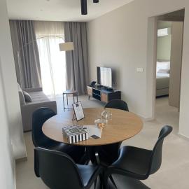 아요스 니콜라오스에 위치한 호텔 Celine Luxury Apartments & Suites