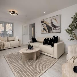 Modern 5-Bedroom Detached House in Castle Hill, Ebbsfleet Valley