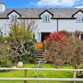 Damson Cottage - Peaceful location, charming communal orchard & private patio garden