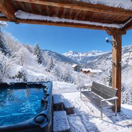 Prestigious Chalet with Pool & Hot tub, Mountain Views for 19 Guests