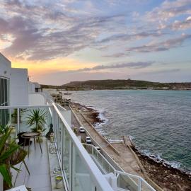 Very nice place by the sea, Hotel in Is-Sellum