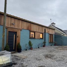 Central 2 bedroom house next to beach and stunning cliff walk
