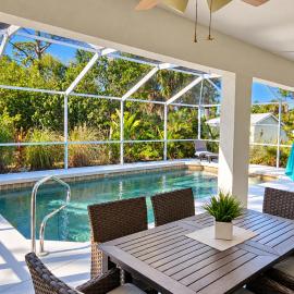 Tropical Paradise near to Manasota Key, private heated pool, Wifi