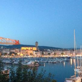 Accostage Vieux-Port - Appartements & Parking, hotel in La Ciotat