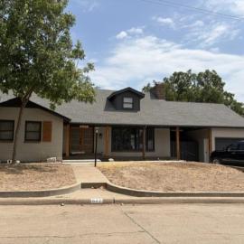 Crockett Street Cottage with hidden Game Room