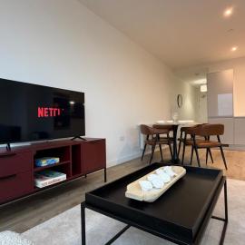 Stylish 2 Bed Near Heathrow With Parking