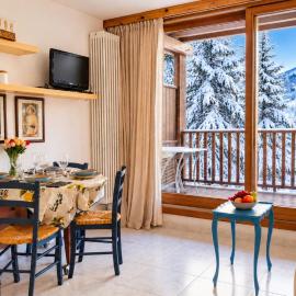 Hostdomus - Lumiere Apartment R15