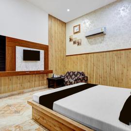 Collection O Dhanghati Road Govardhan Formerly Vaikunth Radhika, Hotel in Govardhan