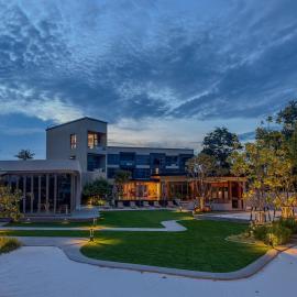 Curva Beach Hotel, hotell i Phetchaburi