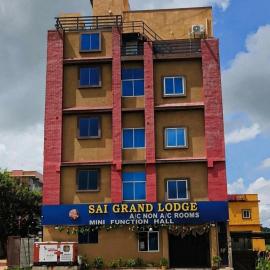 Sai Grands Lodge, hotell i Raigīr