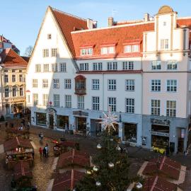 Old Town - Hall Square Apartment, хотел в Талин