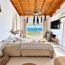Casa Blue - Marathon Coastal Stay with Sea Views