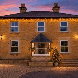 Bourton on the Water Family Retreat with HOT TUB and Parking