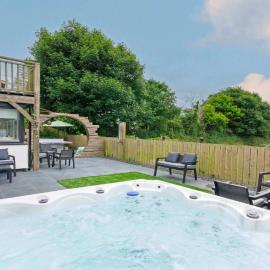 Bagend Sleeps 14 Hot Tub Balcony Ping Pong