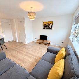 3BR Modern, Sleeps 6, Free Parking, Long Stays !