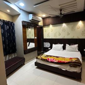 Hotel Shreenath Aashray just 30 mitr 2 minute wakings only to Shreenath ji mandir