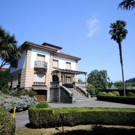 La Casona del Frontón by Villas Rivero