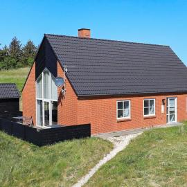 4 star holiday home in Hanstholm, hotelli kohteessa Vigsø