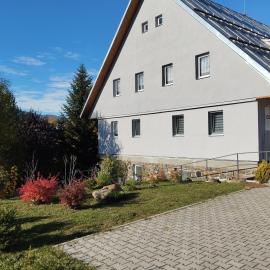 Apartmány chata Samoty โรงแรมในเชเลซนารูดา