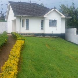 WHITE HOUSE Holiday Home, Karatina, hotel v destinaci Kamunyaka