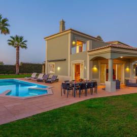 Villa Bliss - Piscina aquecível e jacuzzi embutido em Carvoeiro
