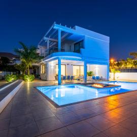 Luxury Villa Andrea - Seaviews - Panoramic Seaviews - Heated Private Pool