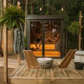 Aux Box Muskoka- sauna- cold plunge- hot tub, מלון בהאנטסוויל