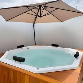 Casa com Jacuzzi Privativa em Linhares.