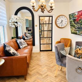 Oaklands Designer Apartment with Private Garden and Free Parking