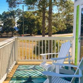 Dog-Friendly Florida Beach House Steps from the Water in Carrabelle, hotel v destinaci Carrabelle