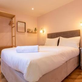 Modern 1-Bed Annexe in Caterham with Sofabed WiFi